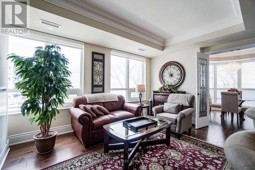 327 - 3500 Lakeshore Road W, Oakville, ON - Indoor Photo Showing Living Room