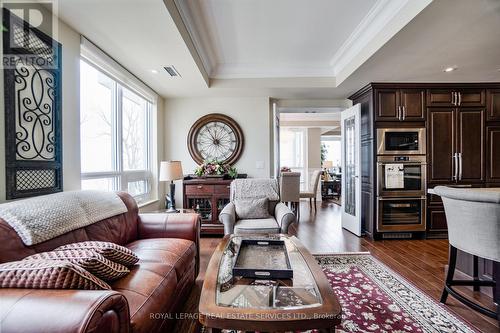 327 - 3500 Lakeshore Road W, Oakville, ON - Indoor Photo Showing Living Room