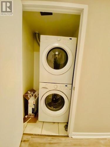 602 - 360 Square One Drive, Mississauga (City Centre), ON - Indoor Photo Showing Laundry Room