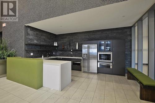 602 - 360 Square One Drive, Mississauga, ON - Indoor Photo Showing Kitchen