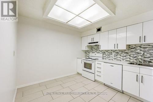 305 - 188 Spadina Avenue, Toronto (Kensington-Chinatown), ON - Indoor Photo Showing Kitchen With Double Sink