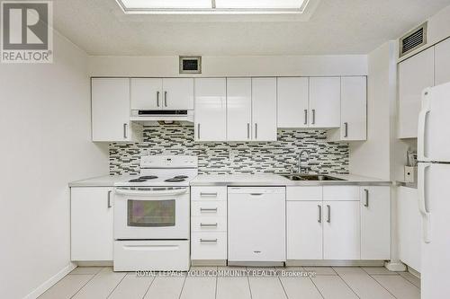 305 - 188 Spadina Avenue, Toronto (Kensington-Chinatown), ON - Indoor Photo Showing Kitchen With Double Sink