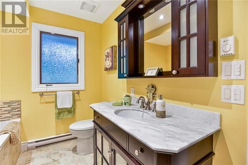 14 Rockcliffe Road, Brockville, ON - Indoor Photo Showing Bathroom