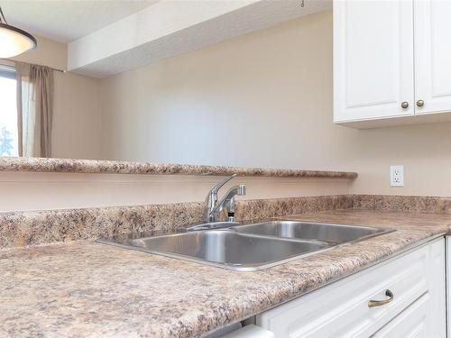 6-8 White St, Ladysmith, BC - Indoor Photo Showing Kitchen With Double Sink