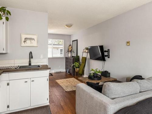 111-636 Granderson Rd, Langford, BC - Indoor Photo Showing Living Room