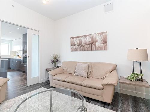 1004-838 Broughton St, Victoria, BC - Indoor Photo Showing Living Room