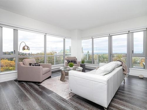 1004-838 Broughton St, Victoria, BC - Indoor Photo Showing Living Room