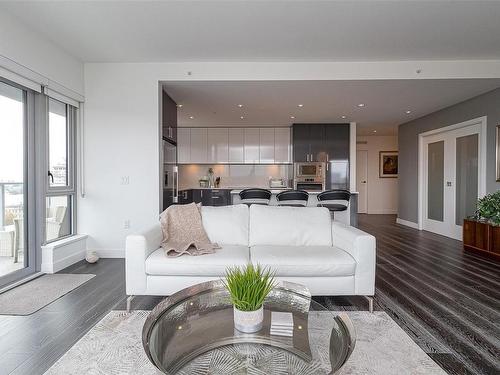 1004-838 Broughton St, Victoria, BC - Indoor Photo Showing Living Room