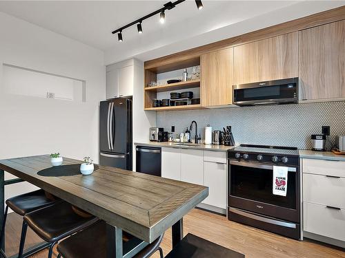 415-515 Chatham St, Victoria, BC - Indoor Photo Showing Kitchen With Stainless Steel Kitchen