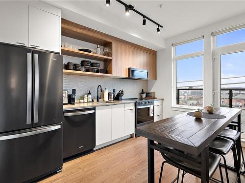 415-515 Chatham St North, Victoria, BC - Indoor Photo Showing Kitchen With Stainless Steel Kitchen