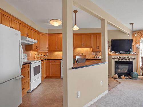 213-350 Island Hwy South, Campbell River, BC - Indoor Photo Showing Kitchen