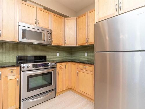 209-866 Brock Ave, Langford, BC - Indoor Photo Showing Kitchen