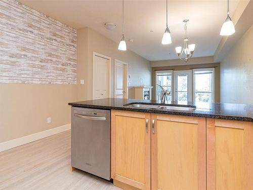 209-866 Brock Ave, Langford, BC - Indoor Photo Showing Kitchen