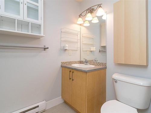 209-866 Brock Ave, Langford, BC - Indoor Photo Showing Bathroom