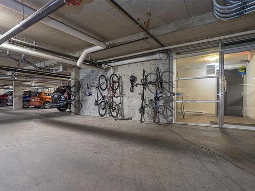 209-866 Brock Ave, Langford, BC - Indoor Photo Showing Garage