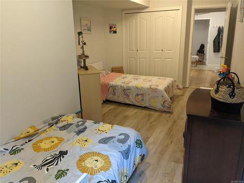 206-3160 Albina St, Saanich, BC - Indoor Photo Showing Bedroom