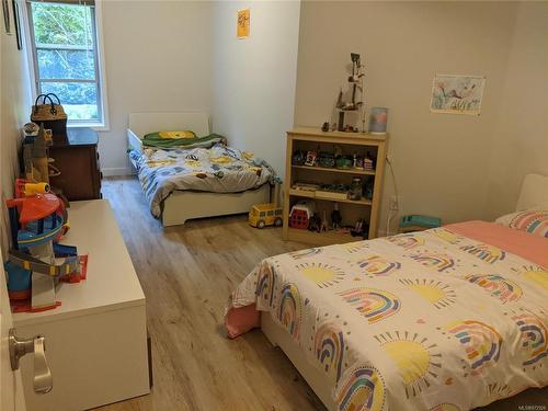 206-3160 Albina St, Saanich, BC - Indoor Photo Showing Bedroom