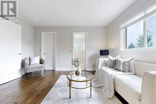 2 Casson Place, Markham (Unionville), ON - Indoor Photo Showing Living Room