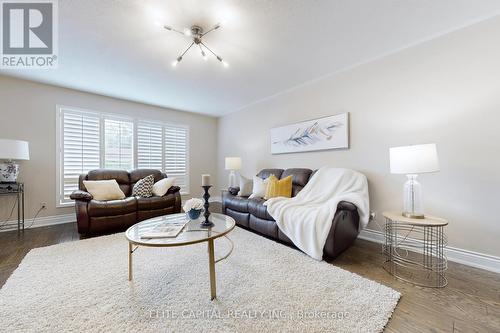 2 Casson Place, Markham (Unionville), ON - Indoor Photo Showing Living Room