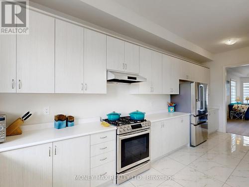 41 Leo Austin Road, Brampton, ON - Indoor Photo Showing Kitchen