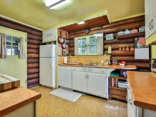 Kitchen - 477 Ch. Des Critiques, Montebello, QC - Indoor Photo Showing Kitchen With Double Sink