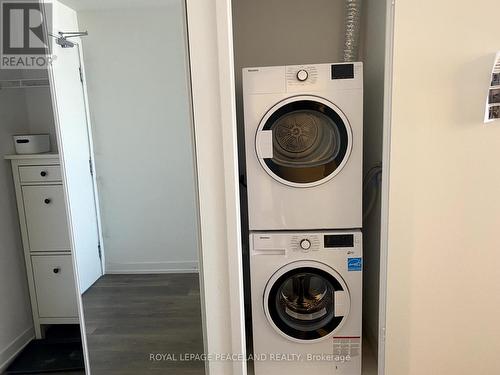 5101 - 898 Portage Parkway, Vaughan, ON - Indoor Photo Showing Laundry Room