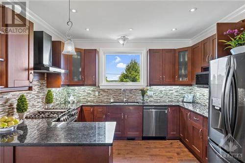 7344 Blue Water Crescent, Ottawa, ON - Indoor Photo Showing Kitchen With Upgraded Kitchen