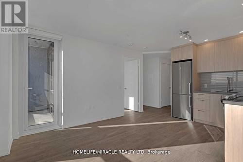 821E - 8868 Yonge Street, Richmond Hill, ON - Indoor Photo Showing Kitchen