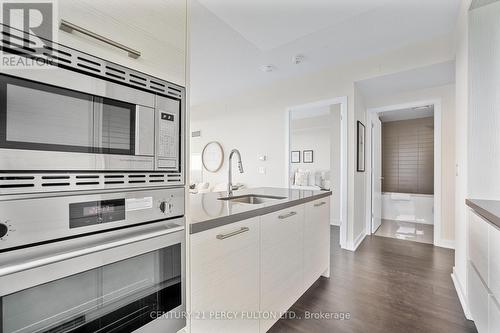 3108 - 2221 Yonge Street, Toronto (Mount Pleasant West), ON - Indoor Photo Showing Kitchen With Upgraded Kitchen