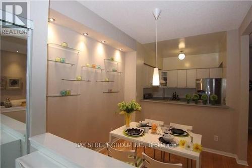 2 - 2 Cox Boulevard, Markham (Unionville), ON - Indoor