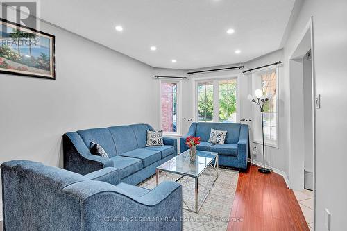 23 Prince Drive, Bradford West Gwillimbury, ON - Indoor Photo Showing Living Room