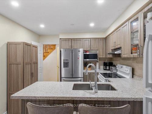 69 Shady Pine Circ, Brampton, ON - Indoor Photo Showing Kitchen