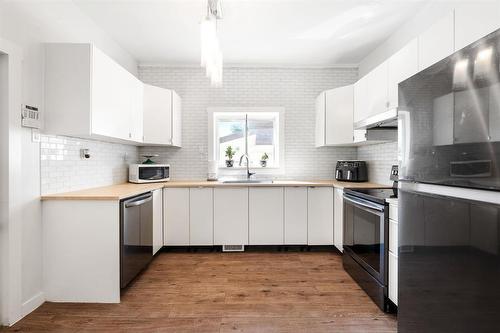 802 Alexander Avenue, Winnipeg, MB - Indoor Photo Showing Kitchen