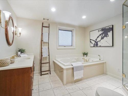 1719 Bramsey Dr, Mississauga, ON - Indoor Photo Showing Bathroom