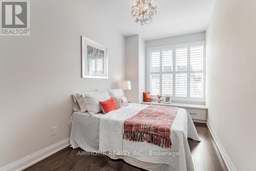 20 Mcgurran Lane, Richmond Hill, ON - Indoor Photo Showing Bedroom