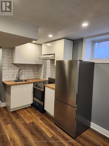 2480 Strathmore Crescent, Mississauga (Central Erin Mills), ON - Indoor Photo Showing Kitchen