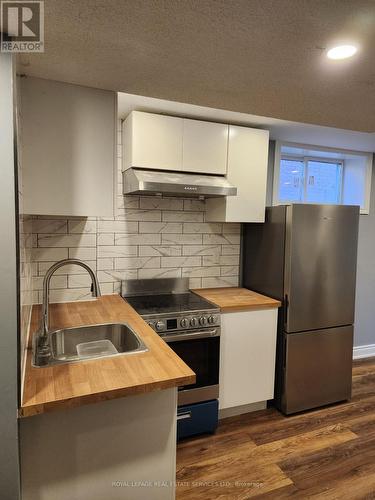 2480 Strathmore Crescent, Mississauga (Central Erin Mills), ON - Indoor Photo Showing Kitchen With Double Sink