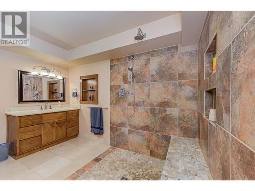 2510 Samuelson Road, Sicamous, BC - Indoor Photo Showing Bathroom