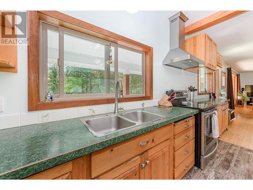 2510 Samuelson Road, Sicamous, BC - Indoor Photo Showing Kitchen With Double Sink