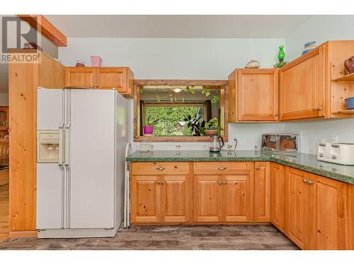 2510 Samuelson Road, Sicamous, BC - Indoor Photo Showing Kitchen