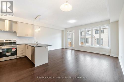 29 Bermondsey Way E, Brampton (Bram West), ON - Indoor Photo Showing Kitchen