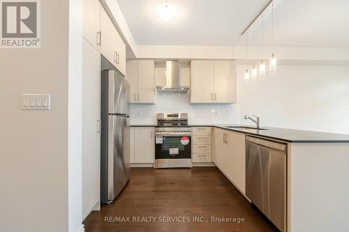 29 Bermondsey Way E, Brampton (Bram West), ON - Indoor Photo Showing Kitchen With Stainless Steel Kitchen