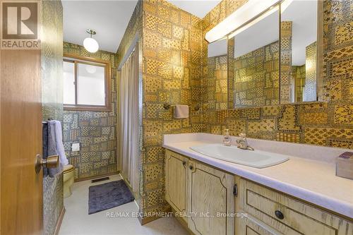 79 Hanover Place, Hamilton (Gershome), ON - Indoor Photo Showing Bathroom