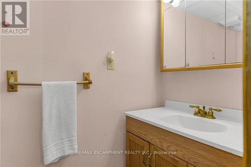 79 Hanover Place, Hamilton (Gershome), ON - Indoor Photo Showing Bathroom