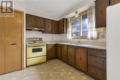 79 Hanover Place, Hamilton (Gershome), ON - Indoor Photo Showing Kitchen With Double Sink