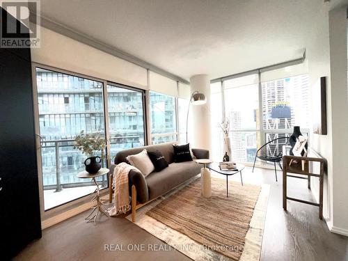 4806 - 45 Charles Street E, Toronto (Church-Yonge Corridor), ON - Indoor Photo Showing Living Room