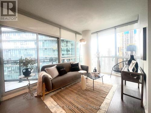 4806 - 45 Charles Street E, Toronto (Church-Yonge Corridor), ON - Indoor Photo Showing Living Room