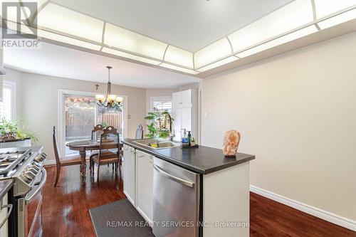 1438 Winterbourne Drive, Oakville (Clearview), ON - Indoor Photo Showing Kitchen