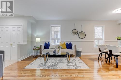 5975 Castlepine Drive, Mississauga (Churchill Meadows), ON - Indoor Photo Showing Living Room