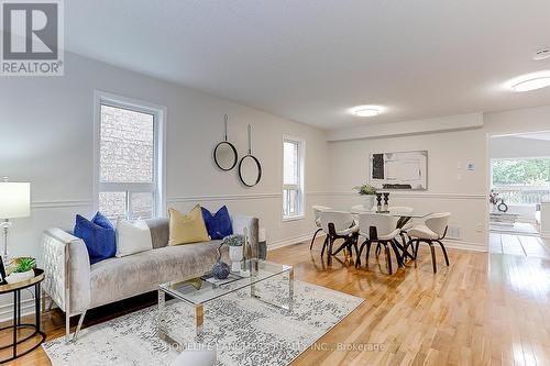 5975 Castlepine Drive, Mississauga (Churchill Meadows), ON - Indoor Photo Showing Living Room